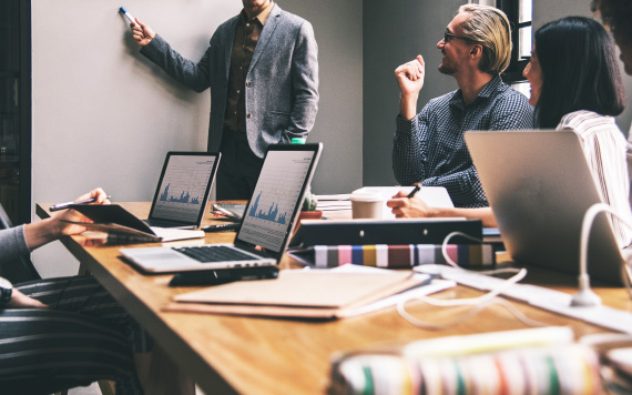 Operação empresarial — materiais organizados