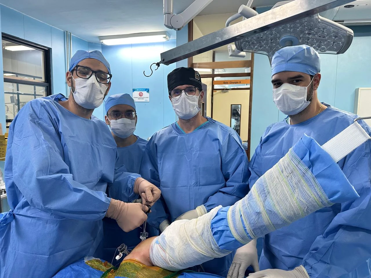 No centro cirúrgico — Dr. Leônidas Bomfim